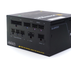 Fuente de Poder Gigabyte UD1000GM PG5, 1000W, 80 PLUS Gold Certified, Formato ATX, Modular