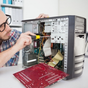 Servicio Tecnico de Mantenimiento de Computadoras y CPUs: limpieza, cambio de pasta termica, repotenciacion, reinstalacion de software. CPUs Basicos, de Oficina y Gamer